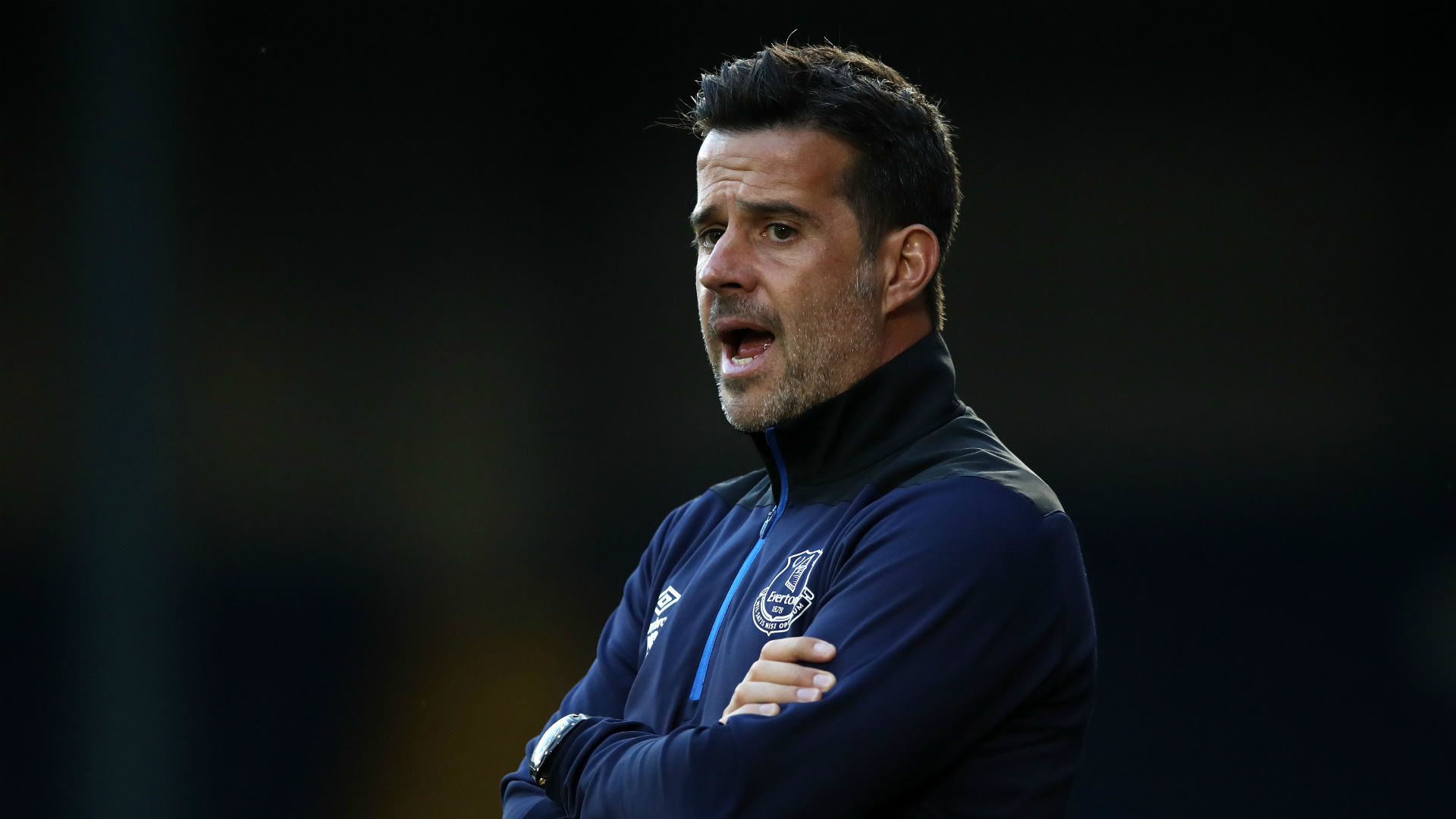 他鼓励团队 他鼓励团队